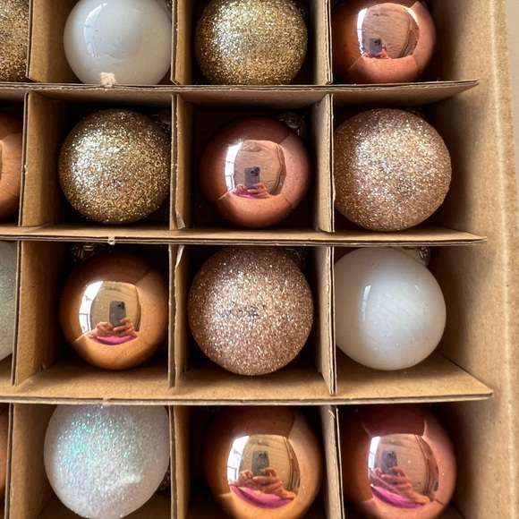 25 Mini Glass Christmas Ornaments Rose Gold White Shiny & Glitter Opalescent - Picture 8 of 10